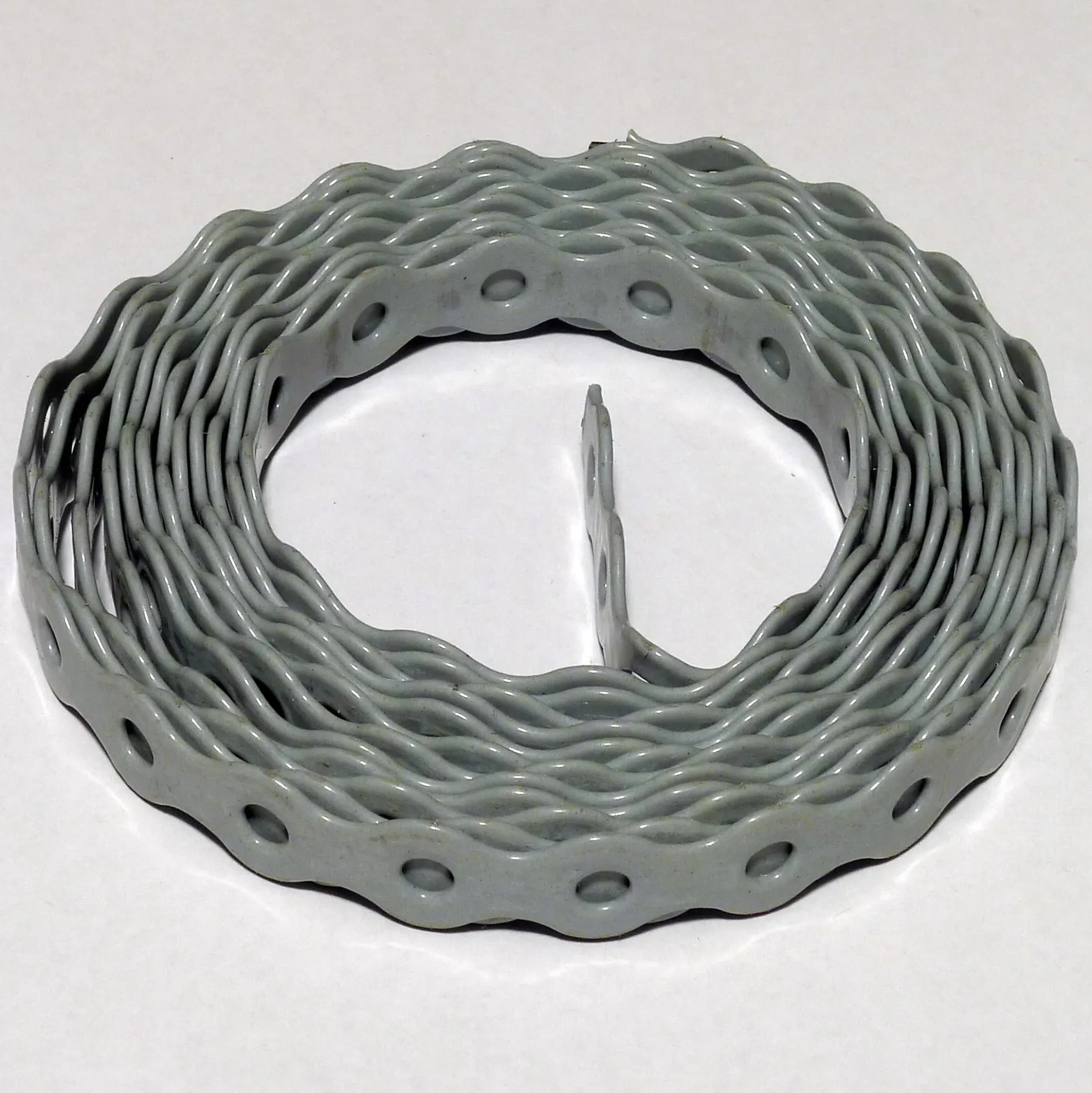 PATENTBÅND HULL 4,3MM B13MM L10M PLASTBELAGT GRÅ